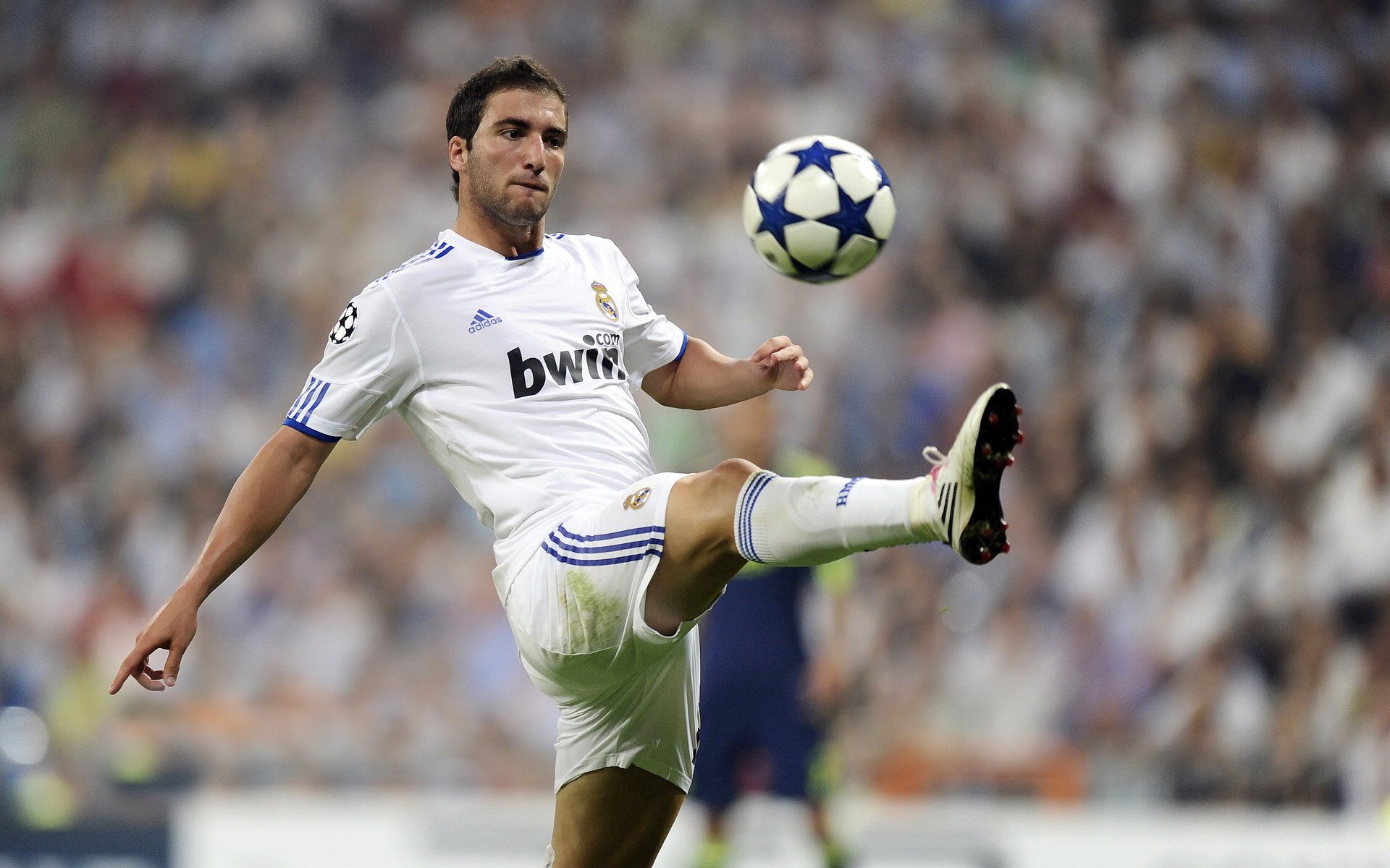 开云集团中国官网-52次解围！头槌制胜！申花争冠关键战：麦麦提江，又造中超名场面