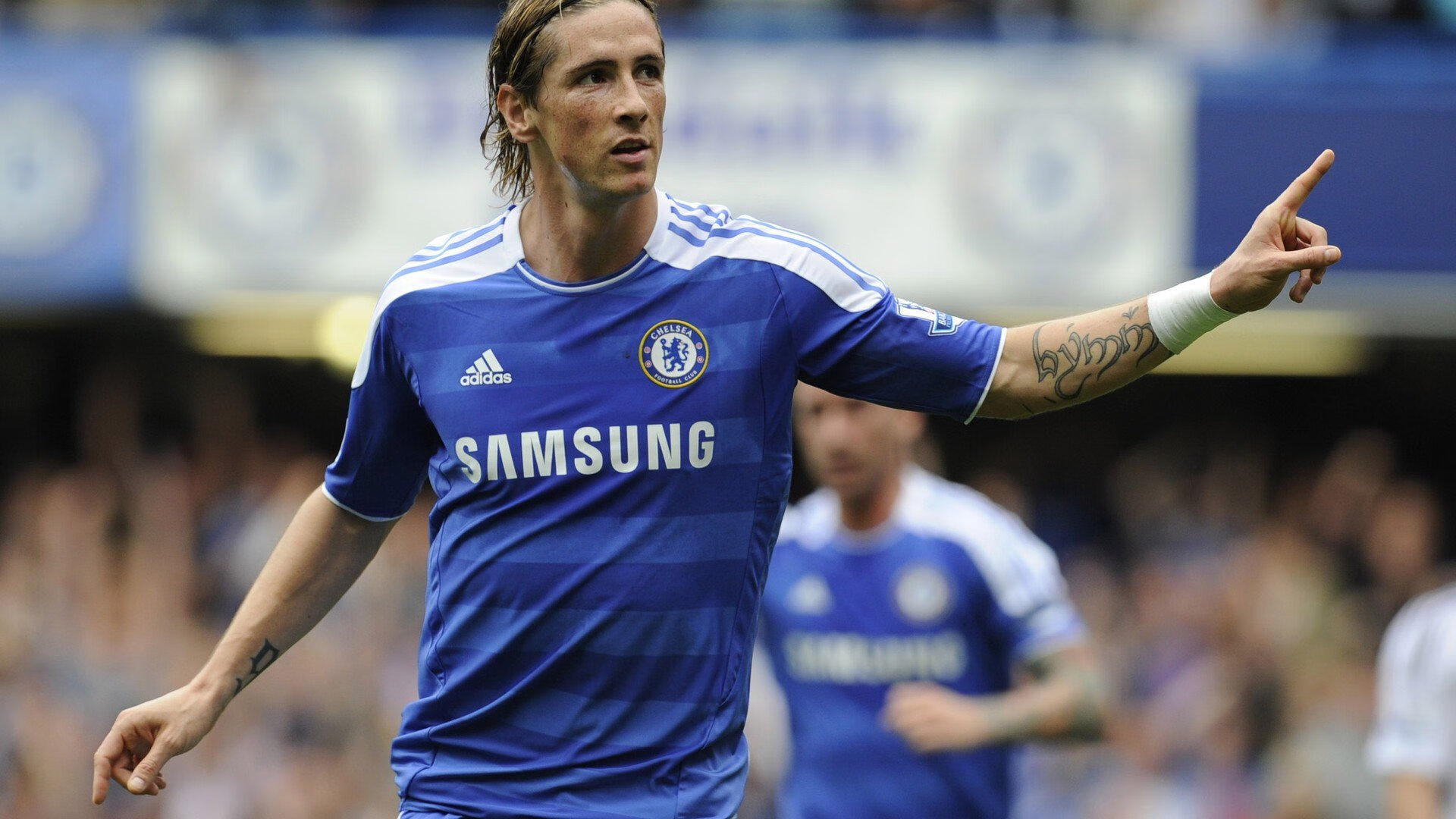 34-4,太疯狂!英超冠军轰34球9连胜完爆对手,位居英超前2,英超38轮顺序